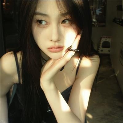 阳光灿烂的女人